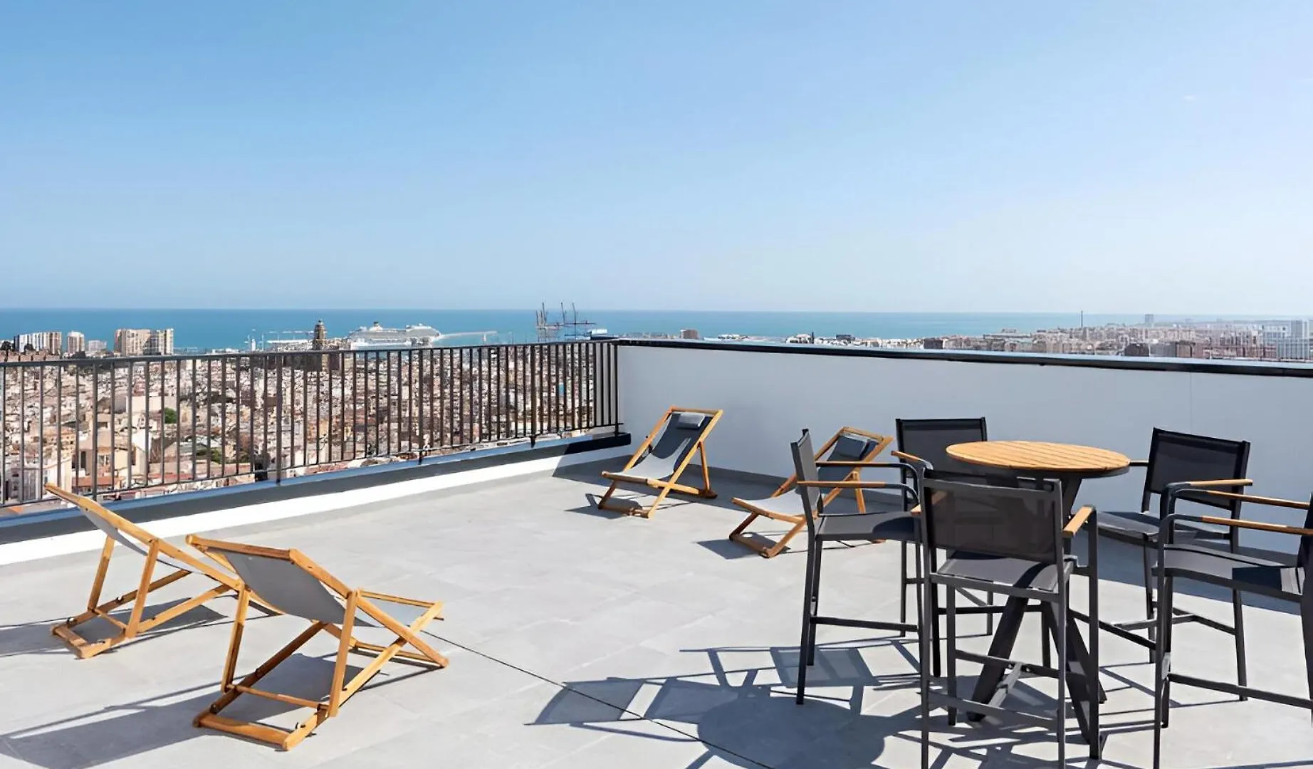 Luxury 3 Bed Apartment 26 Floor In Malaga